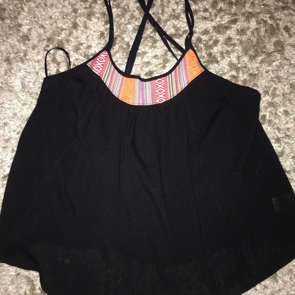 BLACK CRISSCROSS BACK CROP